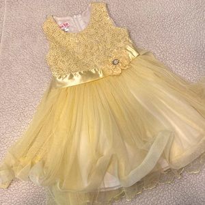Jessica Ann toddler dress size 2t. Pale yellow with gold detail on top
